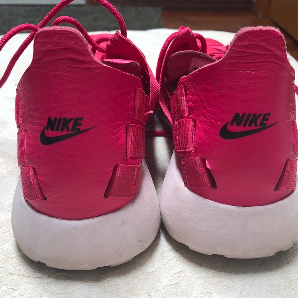 Nike - Picture 3 of 5